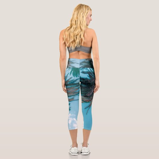 Summer Vibes Palm Tree Blätter Blassgrün Capri Leggings (Rückseite)