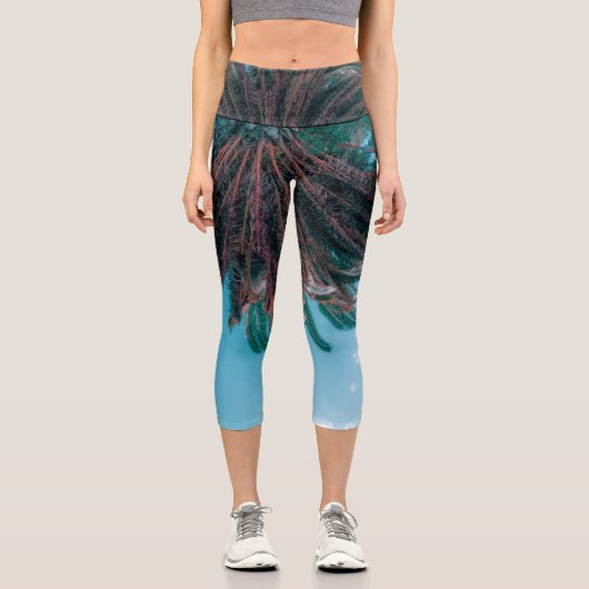Summer Vibes Palm Tree Blätter Blassgrün Capri Leggings (Vorderseite)