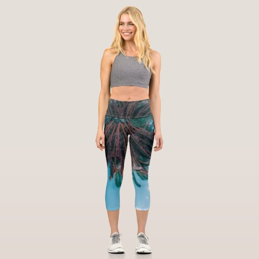 Summer Vibes Palm Tree Blätter Blassgrün Capri Leggings (Vorderseite)