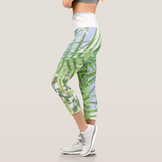 Summer Vibes Palm Tree Blätter Blassgrüne Pastel Capri Leggings (Links)