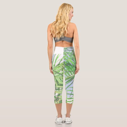 Summer Vibes Palm Tree Blätter Blassgrüne Pastel Capri Leggings (Rückseite)