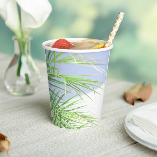 Summer Vibes Palm Tree Blätter Blassgrüne Pastel Pappbecher (In Situ)