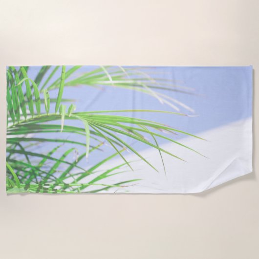 Summer Vibes Palm Tree Blätter Blassgrüne Pastel Strandtuch (Vorderseite)