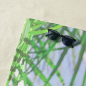 Summer Vibes Palm Tree Blätter Blassgrüne Pastel Strandtuch (Beispiel)