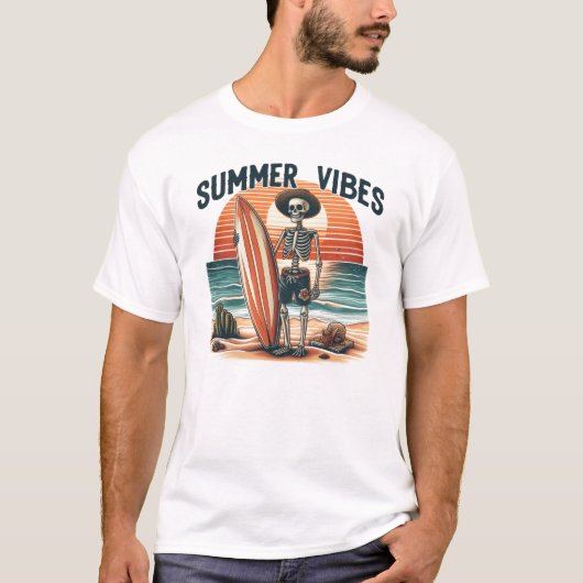 Summer Vibes Skeleton Surfer Sunset Beach Design T-Shirt (Vorderseite)