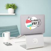 Summer Vibes Sticker (Laptop auf Schreibtisch)