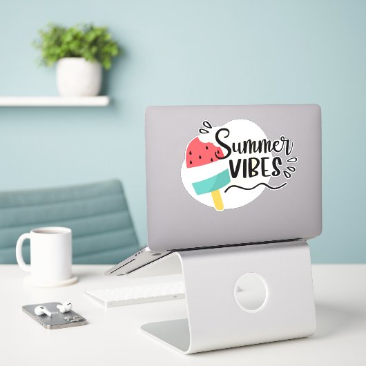 Summer Vibes Sticker (Laptop auf Schreibtisch)