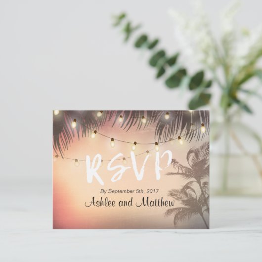 Summer Wedding String Lights Palm Tree UAWG Antwor Einladungspostkarte (Stehend Vorderseite)