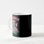 Summerween Mermaid Skeleton Beach Flamingo Hallowe Kaffeetasse (Vorderseite Links)