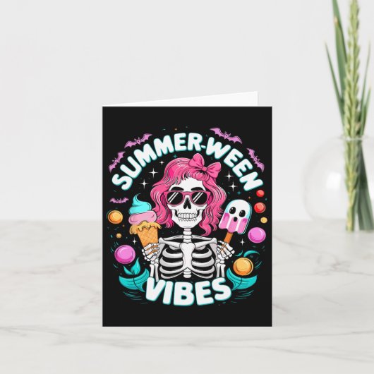 Summerween Vibes Skeleton Spooky Vacation Hallowee Karte (Vorderseite)