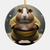 "Sumo Squeakdown: The Mighty Guinea Pig Wrestler" Keramik Ornament (Vorne)