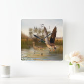Sumpfgebiet duckt im Flug quadratisches Quadratische Wanduhr (Zuhause)
