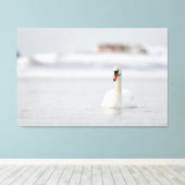 Sumpfschwäne schwimmen in Eiswasser Leinwanddruck (Insitu (Holzboden))