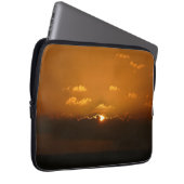 Sun Behind Clouds I Orange Sunset Foto Laptopschutzhülle (Vorne Rechts)
