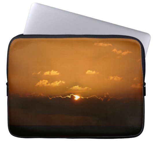 Sun Behind Clouds I Orange Sunset Foto Laptopschutzhülle (Vorderseite)