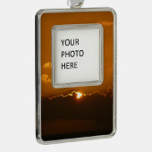 Sun Behind Clouds I Orange Sunset Foto Rahmen-Ornament Silber (Rechts)