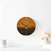 Sun Behind Clouds I Orange Sunset Foto Runde Wanduhr (Zuhause)