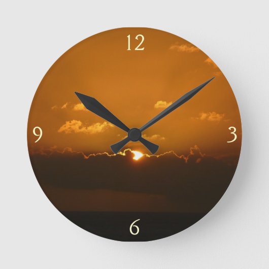 Sun Behind Clouds I Orange Sunset Foto Runde Wanduhr (Vorderseite)