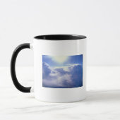 Sun, der durch Wolken shinning ist Tasse (Links)