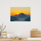 Sun, Gipfel hinter Uršlja gora, Slowenien Poster (Küche)