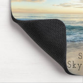 Sun. Himmel. Meer. Sand. Strand-Szene Mousepad (Ecke)