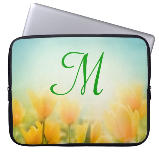 Sun Kissed Yellow Tulips Monogram 15" Laptop Case (Vorderseite)