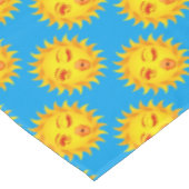 Sun Kisses emoji pattern  Tischdecke (Schrägansicht)