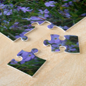 Sun Rays Shine auf Wildblumen auf dem Hundberg Puzzle (Seite)