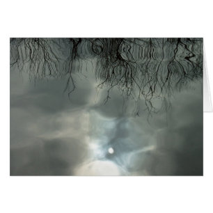Sun reflektiert sich weg vom Wasser