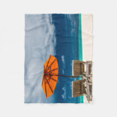 Sun-Regenschirm auf Sandy-Strand |Maldives Fleecedecke (Vorderseite)