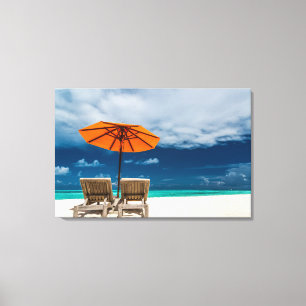Sun-Regenschirm auf Sandy-Strand Maldives Leinwanddruck
