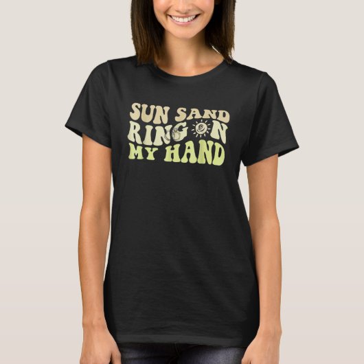 Sun Sand Ring On My Hand Groovy Bachelorette Party T-Shirt (Vorderseite)