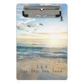 Sun. Sky. Meer. Sand. Strand Szene Mini Klemmbrett (Vorderseite)