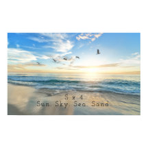 Sun. Sky. Meer. Sand. Strand Szene