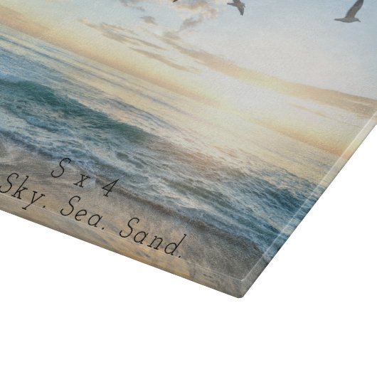 Sun. Sky. Meer. Sand. Strand Szene  Schneidebrett (Ecke)