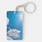 Sun-Strahl gesprengt von hinten eine Wolke Schlüsselanhänger (Rückseite)