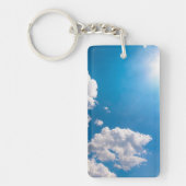 Sun-Strahl gesprengt von hinten eine Wolke Schlüsselanhänger (Vorderseite)