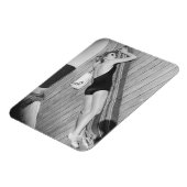 Sun Tanning Woman Magnet (Linke Seite)