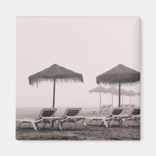 Sunbeds und Regenschirm auf Playamar Strand Magnet