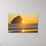 Sunburst und Haystack Rock am Kap Kiwanda Leinwanddruck<br><div class="desc">Sunburst und Haystack Rock am Kap Kiwanda. Copyright: Design-Bilder / Dan Sherwood</div>