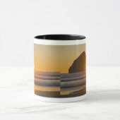 Sunburst und Haystack Rock am Kap Kiwanda Tasse (Zentrum)