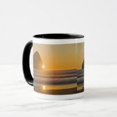 Sunburst und Haystack Rock am Kap Kiwanda Tasse (Vorderseite Links)