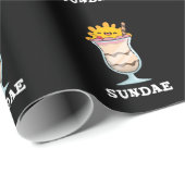 Sundae Funny Sunday Ice Cream Pun Dark BG Geschenkpapier (Rolleneckpunkt)