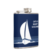 Sundowner mit dem Namen des Kapitäns auf der Flasc Flachmann (Rechts)