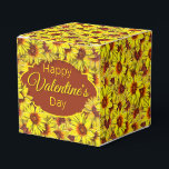 Sunflower Favor Gift Box Geschenkschachtel<br><div class="desc">Add a touch of charm to your gift wrapping supplies with this sunflower gift box. This sunflower design emphasizes vibrant amber through the color scheme.</div>