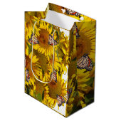 Sunflower Flowers Floral Butterfly Gift Bag Mittlere Geschenktüte (Vorderseite Schrägansicht)