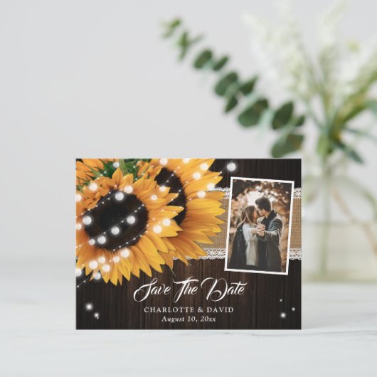 Sunflower String Lights Burlap Wood Wedding Photo Ankündigungspostkarte (Stehend Vorderseite)