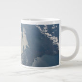 Sunglint Beams Off Lake Michigan Jumbo-Tasse (Rechts)