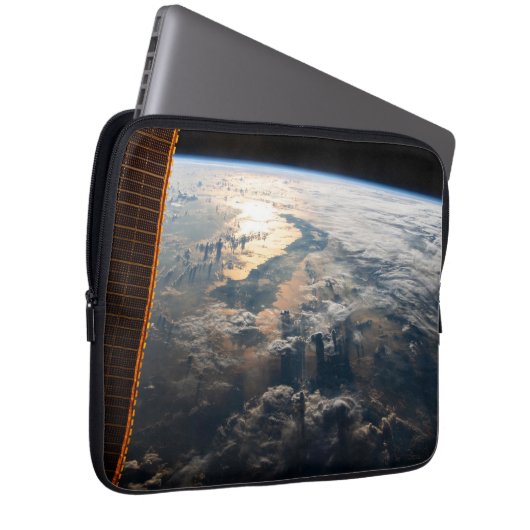 Sunglint blickt vor Celebes Meer in Südostasien Laptopschutzhülle (Vorne Rechts)