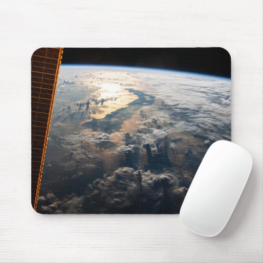Sunglint blickt vor Celebes Meer in Südostasien Mousepad (Mit Mouse)